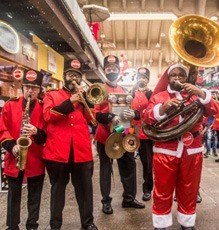 Mercadão recebe Parada Natalina