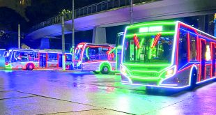 Prefeitura organiza passeio gratuito em ônibus iluminados