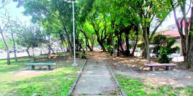 Praça na Rua César Batista passa por revitalização