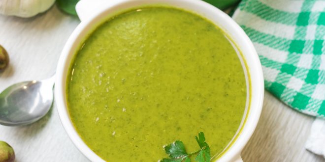 Saborosa Sopa Verde Detox