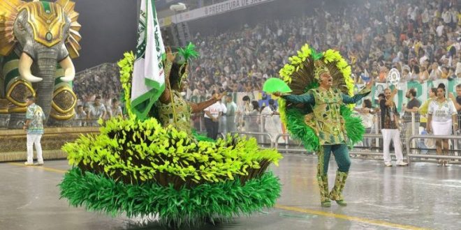 Samba com as mãos: enredo de escolas de SP é traduzido para Libras